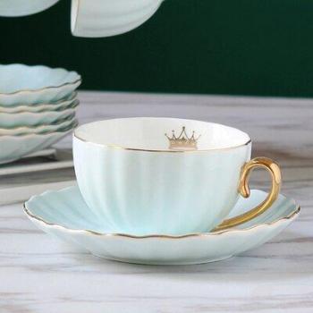 Ensemble européen de tasses à thé