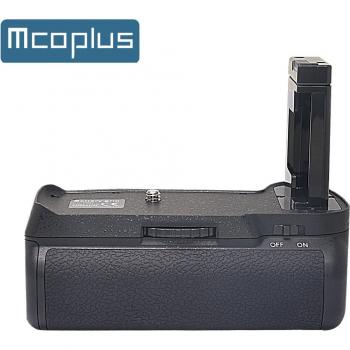 Mcoplus BG-D5300 Vertical Battery Grip for Nikon D3300