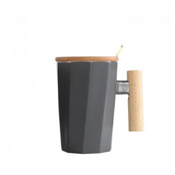 Kreative Kaffee- und Teetasse mit Holzgriff