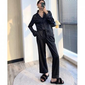 Conjunto de Pijama de Seda Blanca y Negra