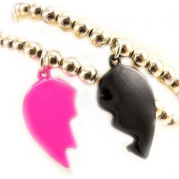 Freundschaftsarmbänder in Rosa und Schwarz
