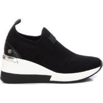 Xti para mujer. Zapatillas 142416 negro -Altura cuña 5cm- Xti