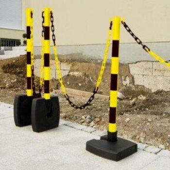 Avertisseur Moravia Pliable Noir/Jaune 50×900 mm avec 2 crochets de chaîne et plaque de pied