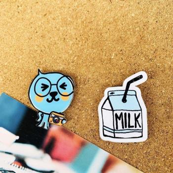 Chinchetas de Dibujos Animados en Forma de Autobús