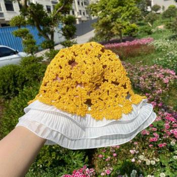 Cubo Floral de Ganchillo Romántico
