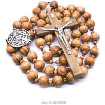 Katholischer Rosenkranz aus Holzperlen