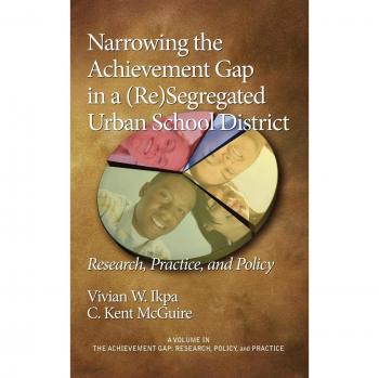 Narrowing the Achievement Gap in a (Re) Segregated Urban School District: Research, Policy and Practice (Hc) (The Achievement Gap: Research, Policy, and Practice)