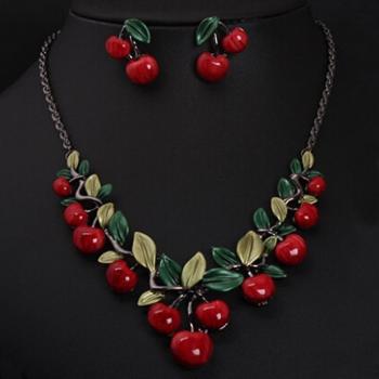 Set de Joyería Chic con Collar y Pendientes de Cereza