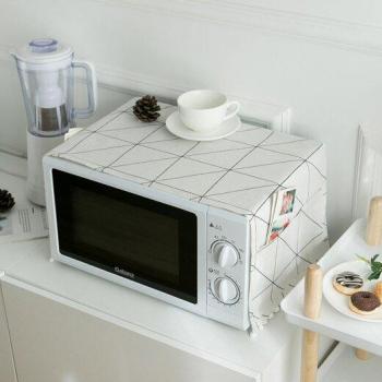 Cubierta de horno microondas con diseño a cuadros