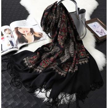 Chal Foulard de Invierno con Borlas