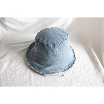 Bob de style hip hop en denim