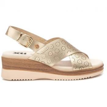 Oro Chic XTI Sandalias con Hebilla