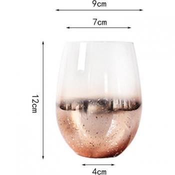 Vaso de agua de cristal hogareño