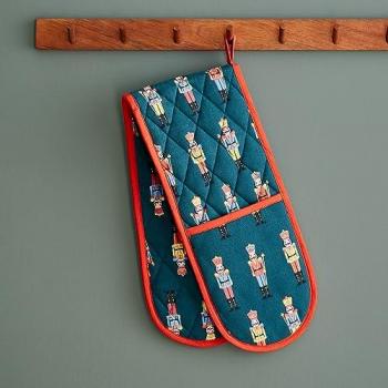 Catherine Lansfield Nutcracker Double Oven Glove