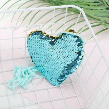 Monedero de corazón y lentejuelas para mujer