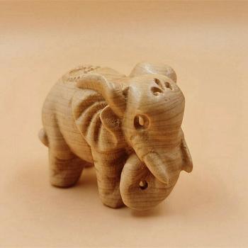 Figurita de Elefante Tallado en Madera Natural