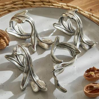 Set di 4 portatovaglioli ad anello Johann in argento anticato