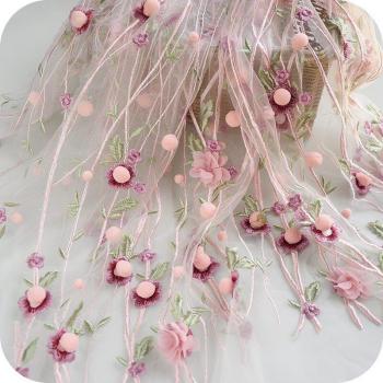 Tissu Élégance Brodée