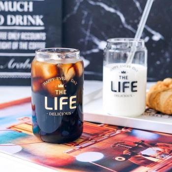 Vaso de vidrio dorado y negro para café