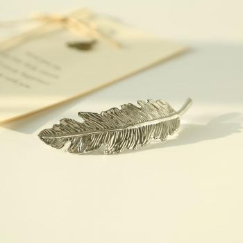 Hair Styling Tool - Metal Leaf Clip with Feathers - 1Pc