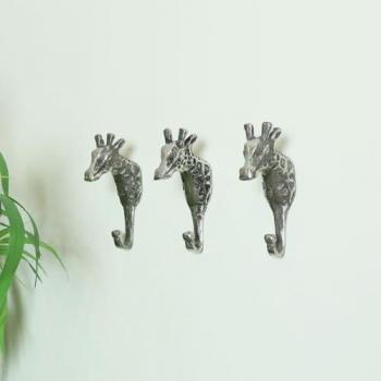 Melodymaison - Set of 3 Silver Metal Giraffe Wall Hooks