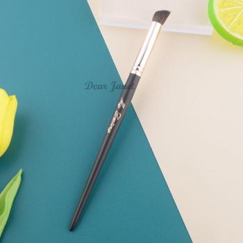 Goat Hair Angled Eyeshadow Brush