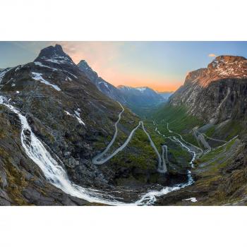 Papermoon Photo‑Art Tapete “Christer Olsen: Trollstigen”