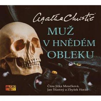 Muž v hnědém obleku
