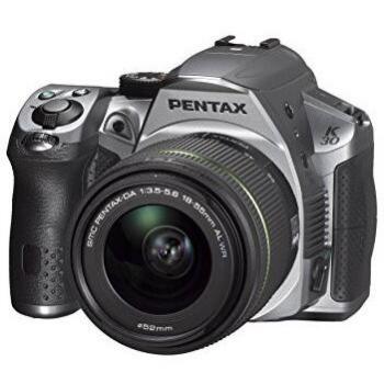 K‑30 Full‑HD‑SLR mit 3‑Zoll LCD und USB 2.0 – Objektivkit Silky Silver
