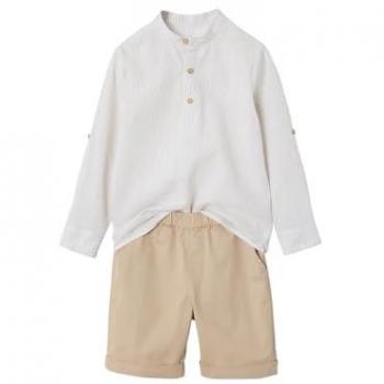 Vermillions VERTBAUDET – tenue de cérémonie pour garçons (chemise col Mao & short beige)