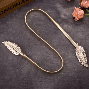 Belt de Cadena Plateada y Doble Hebilla para Mujer