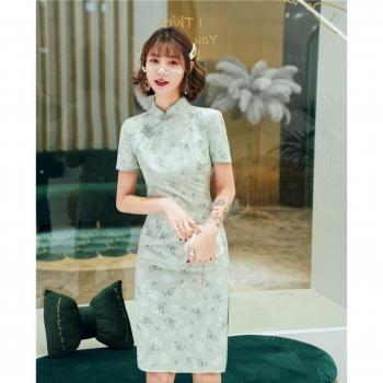 Vestido Cheongsam moderno verde de verano
