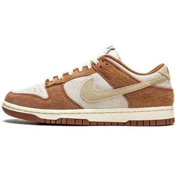 Dunk Low Curry Skate Sneaker