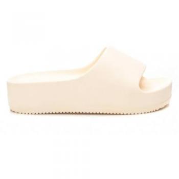Chancla de goma para mujer XTI modelo beige