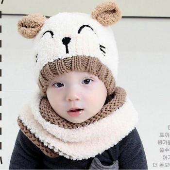 Gorrito de invierno para niños con bufanda de gatito