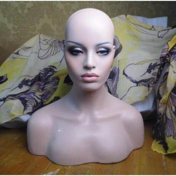 Maniquí femenino 3D con pantalla de fibra de vidrio y gafas moldeadas