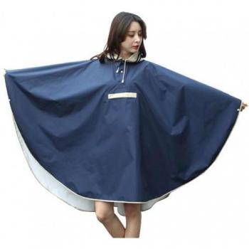 Atmungsaktiver Windbreaker für Frauen beim Camping