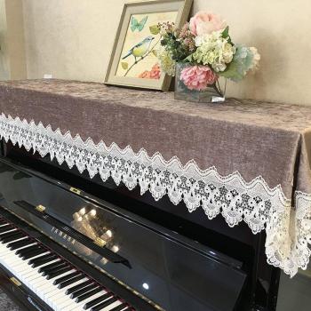 Cubierta de Polvo para Piano con Encaje Hueco