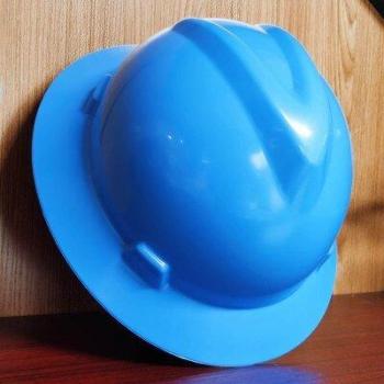 Casque de protection léger et résistant