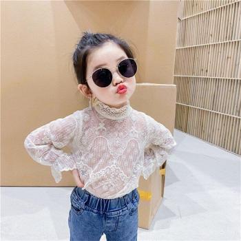 Elegante Mädchenbluse mit langen Ärmeln