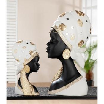 Lady Mara 41 cm – Figura con Pañuelo en la Cabeza