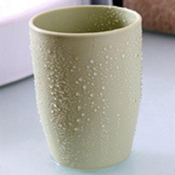 Taza de agua y soporte para cepillos de dientes