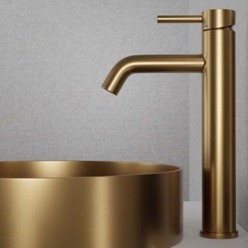 Euroshowers GmbH – Edelstahl-Badarmatur „PVD‑Glanz“ (exklusiv)