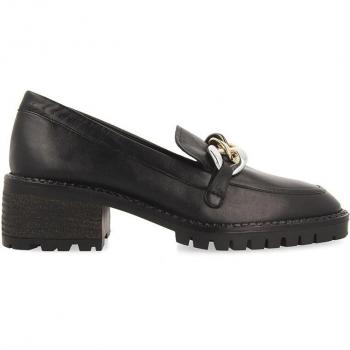 Mocasines Gioseppo de cuero negro con cadena multicolor para mujer