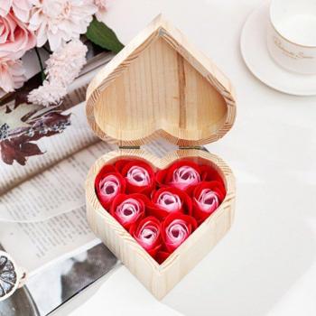 Caja de corazón de madera artesanal con flores eternas para San Valentín FAS6