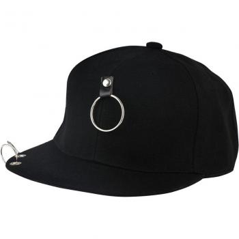 Gorra negra de béisbol con diseño punk rock y cráneo