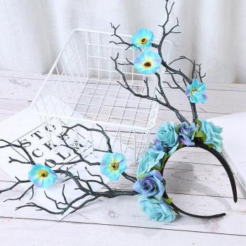 Diadema Festiva de Flores y Ramas de Navidad