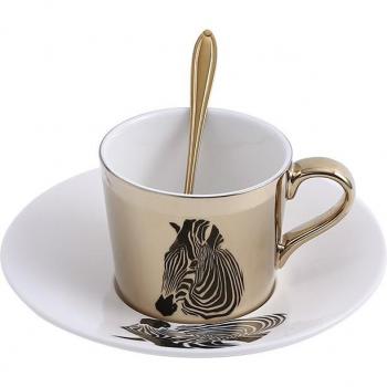 Taza de Café Dorada con Base de Madera