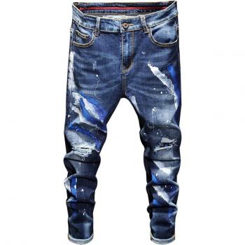 Modische Herren-Jeans mit Rissen und Patchwork