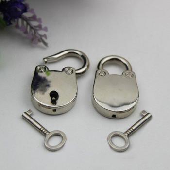 Cat-Shaped Purse with Buckle Clasp